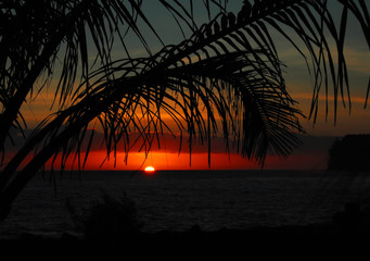 汽车无缘无故被别人划了怎么办