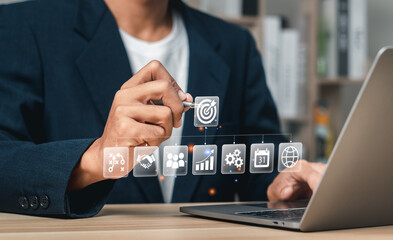 汽车无缘无故被别人划了怎么办